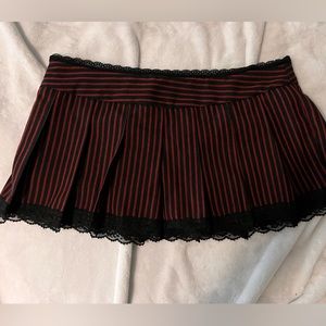 Black and Red Striped Lace Pleated Mini Skirt
